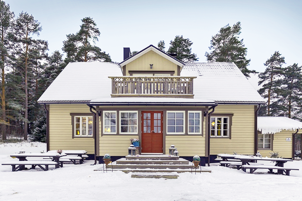 Iso-Naappilassa mökki lämpeää fossiilittomalla sähköllä