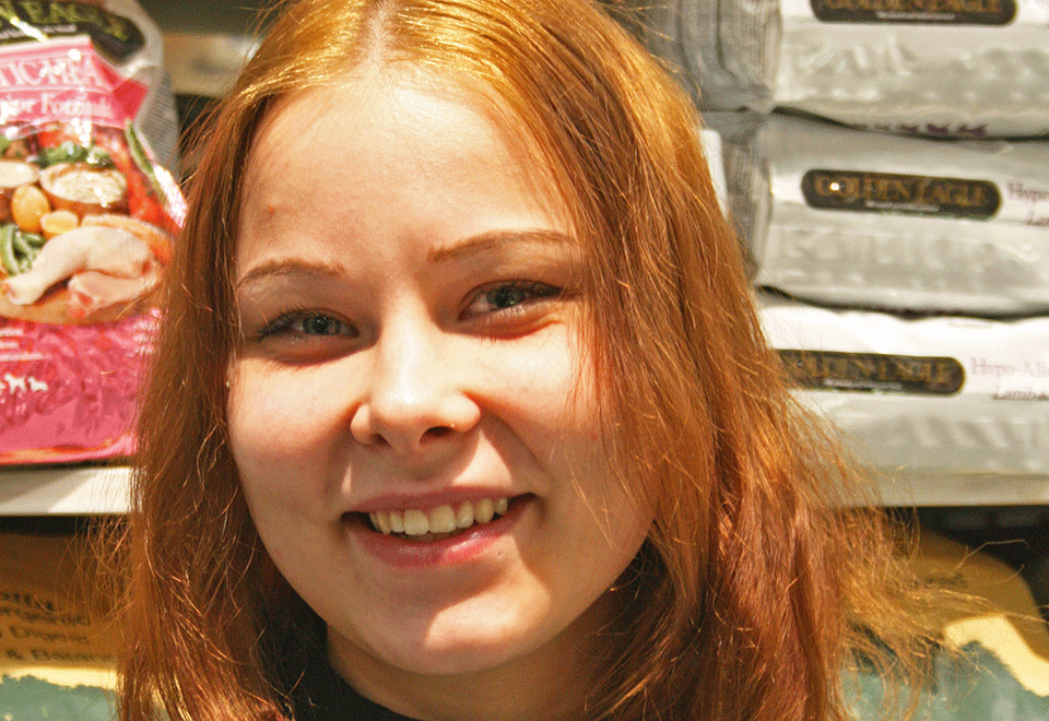 Kiira Nurmisto hymyilee