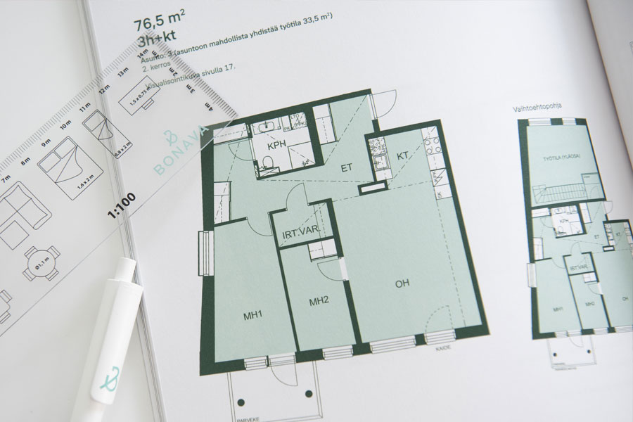 Kynä, viivain sekä asunnon pohjapiirros