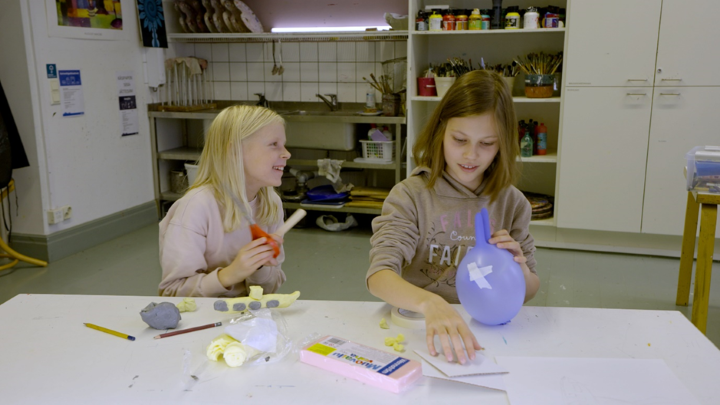 5 Solar Wind Powered Plane &amp; Cute Zeppelin FINAL.svg