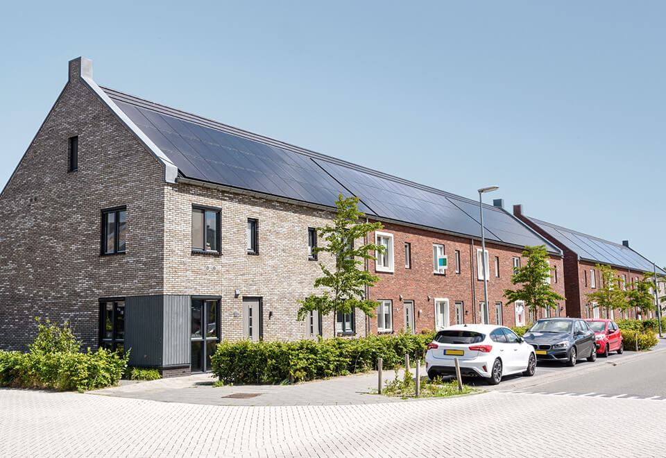 Älä asenna aurinkopaneeleja itse