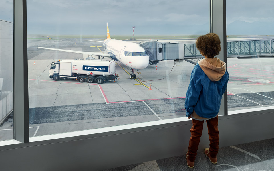 Lentämisen ei tarvitse aiheuttaa pian ilmastoahdistusta, kiitos fossiilittoman lentopolttoaineen