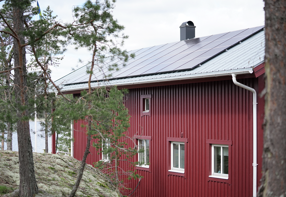 Mökkimme on optimaalinen aurinkopaneeleille