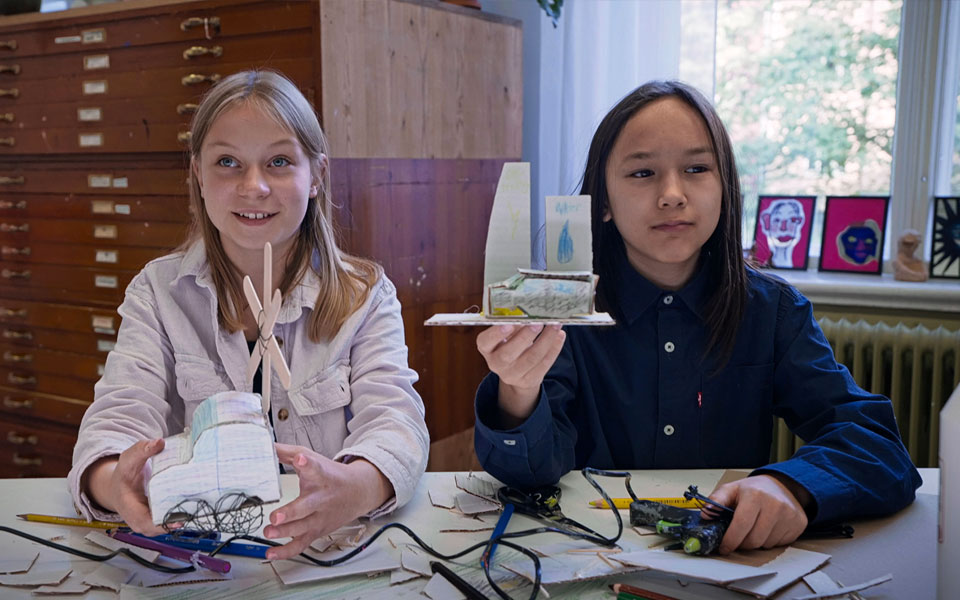 OFFF - Ajammeko kohta lentävillä aurinkoautoilla?