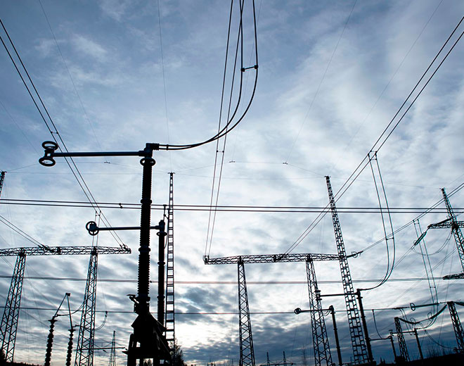 Rajasiirtoyhteyksien kautta sähköä virtaa tarpeen mukaan maasta toiseen, ja ne ovat välttämättömiä sekä toimitusvarmuuden että hintojen vakauden kannalta. 