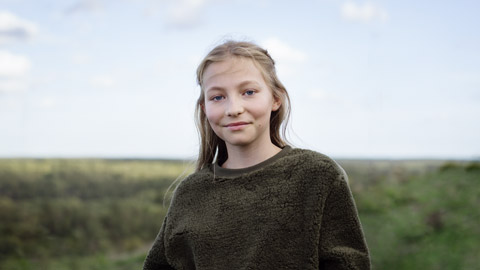 Vihreä paitainen tyttö