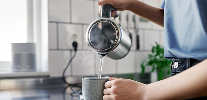 Vedenkeitin keittiössä